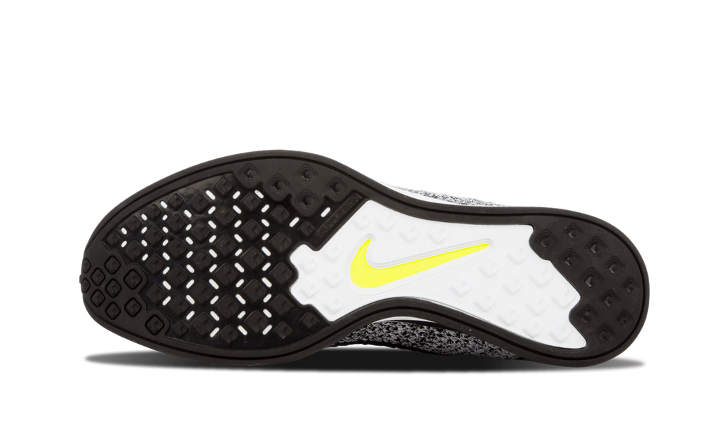 Flyknit Racer "Oreo 1.0" 526628 101