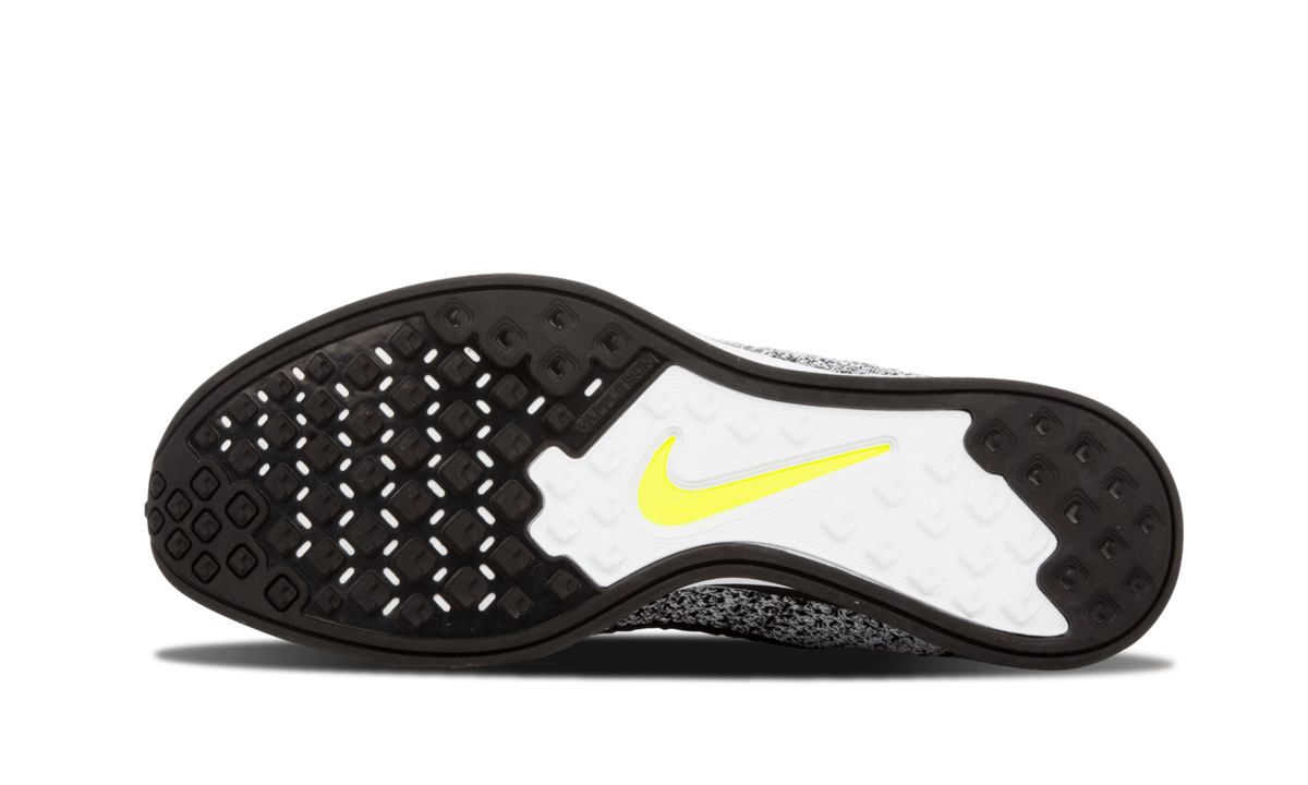 Flyknit Racer "Oreo 1.0" 526628 101