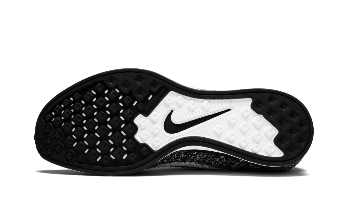 Flyknit Racer "Oreo" 526628 012