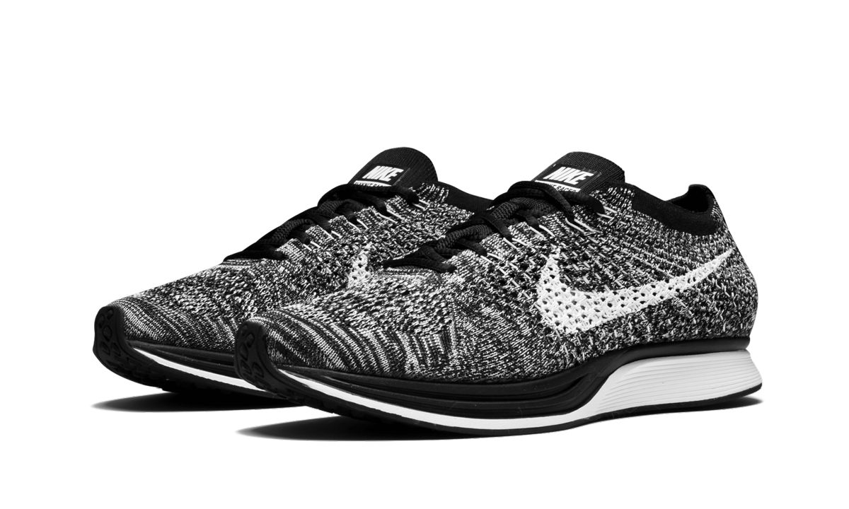 Flyknit Racer "Oreo" 526628 012